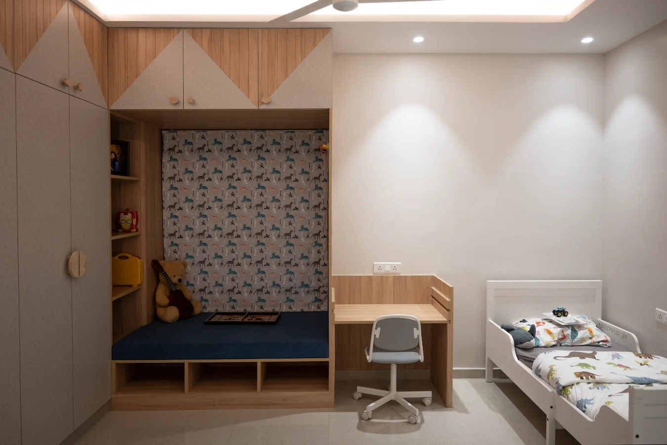 Executed children’s room with integrated storage, study desk and reading nook